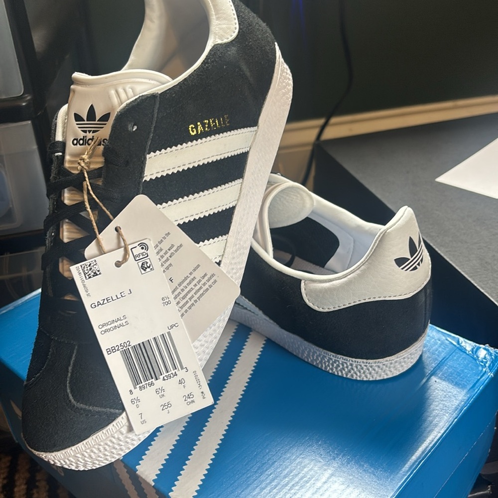 Adidas Gazelle Suede Sneakers 7Y 8.5W